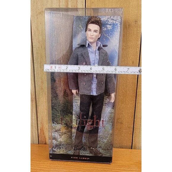 Limited Edition Mattel Twilight Edward Cullen 2009 Barbie Figure (R4161) - Picture 10 of 11